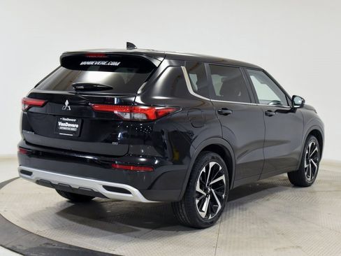 Used 2024 Mitsubishi Outlander SE Black Edition image 11