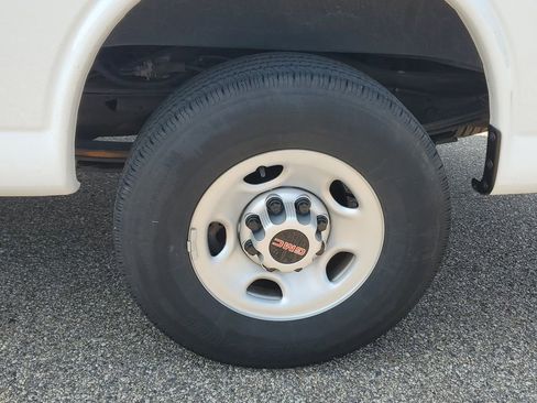 Used 2023 GMC Savana 2500 w/ Driver Convenience Package image 5