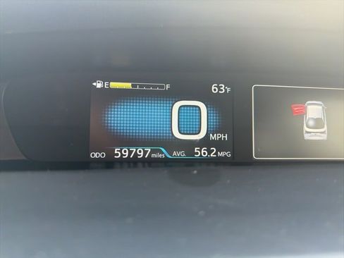 Used 2019 Toyota Prius XLE image 5