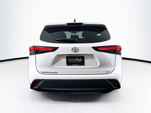 Used 2024 Toyota Highlander LE image 7