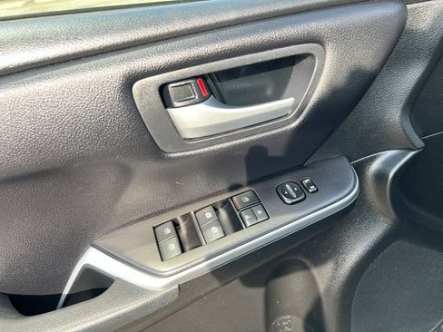 Used 2017 Toyota Camry SE FWD image 30