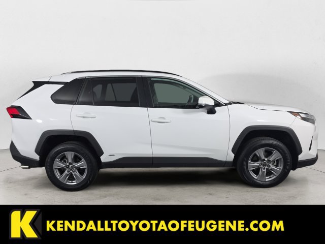 Used 2025 Toyota RAV4 XLE AWD/4WD image 4
