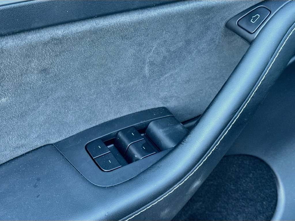 Used 2025 Tesla Model Y Long Range RWD image 17