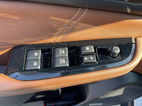 Used 2017 Subaru Outback 2.5i Touring w/ Popular Package #5A AWD/4WD image 25