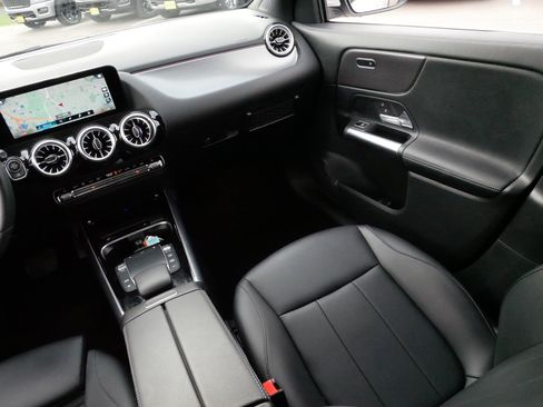 Used 2022 Mercedes-Benz GLA 250 4MATIC image 11