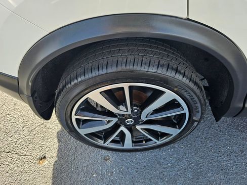 Used 2018 Nissan Rogue Sport SL w/ SL Premium Package image 10