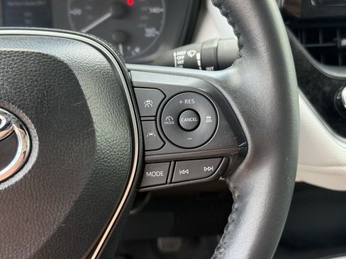 Used 2025 Toyota Corolla SE FWD image 18