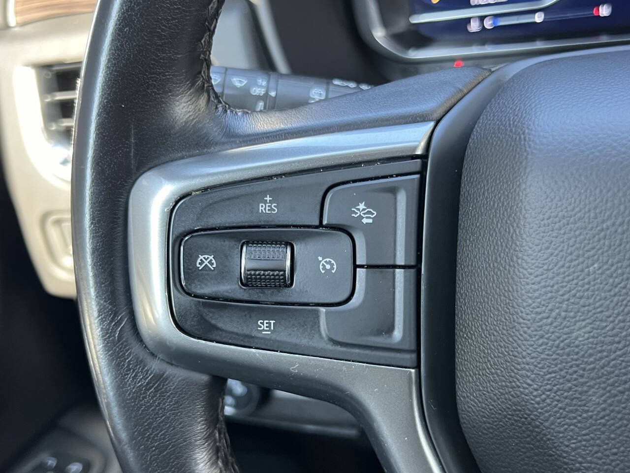 Used 2022 Chevrolet Suburban Z71 AWD/4WD image 24