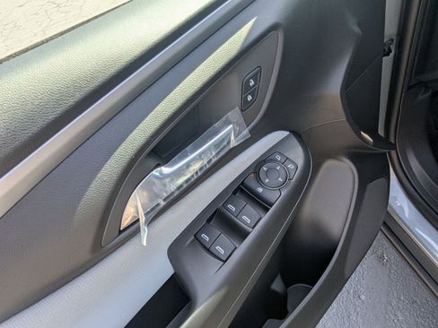 New 2025 Buick Envista Preferred image 12