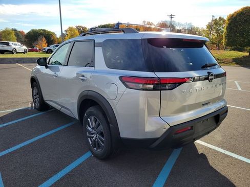 New 2025 Nissan Pathfinder SV image 8