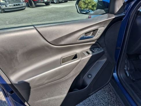Used 2022 Chevrolet Equinox LT image 11