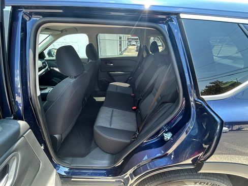 Used 2025 Nissan Rogue SV FWD image 28