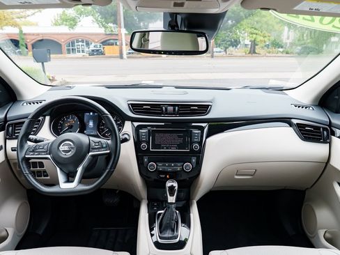 Used 2022 Nissan Rogue Sport SL w/ Premium Package image 9