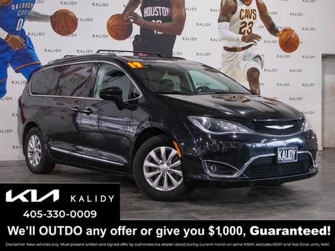 Used 2019 Chrysler Pacifica Touring-L image 1