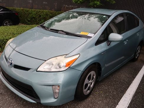 Used 2015 Toyota Prius Two FWD image 2