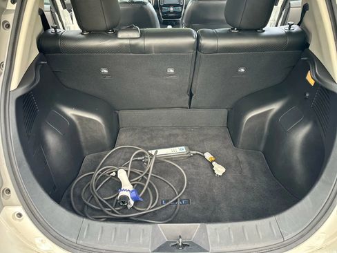 Used 2013 Nissan Leaf SL image 9