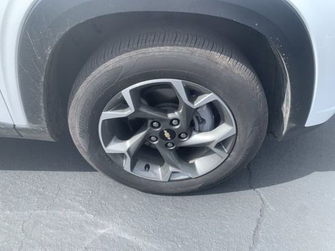 Used 2025 Chevrolet Trax LT w/ LT Convenience Package image 7