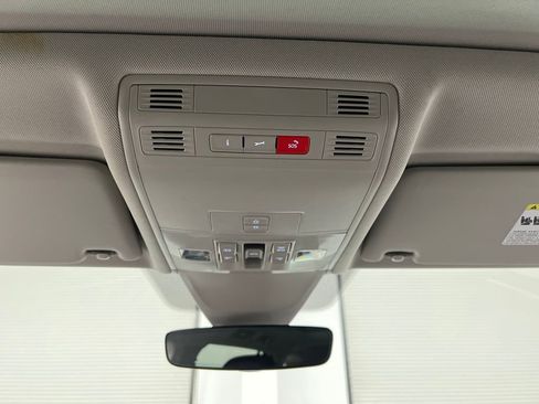 Used 2024 Volkswagen Tiguan Wolfsburg Edition image 65