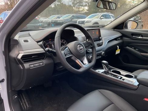New 2025 Nissan Altima 2.5 SR image 11