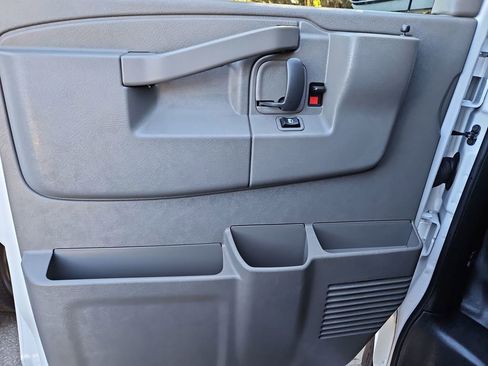 Used 2024 Chevrolet Express 2500 image 18