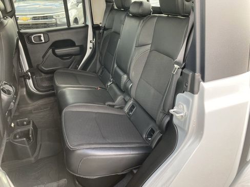 Used 2023 Jeep Gladiator Sport image 32