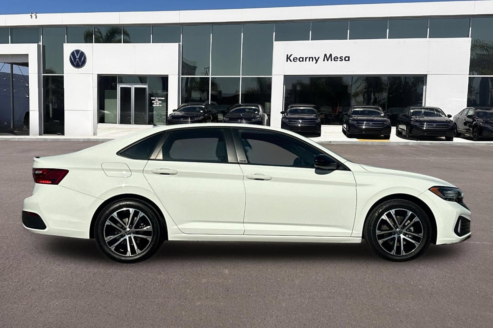 Used 2023 Volkswagen Jetta Sport FWD image 3
