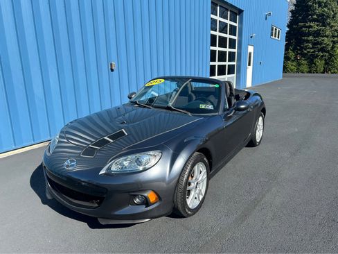 Used 2015 MAZDA MX-5 Miata Sport image 2