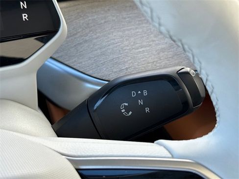 Certified 2025 Volkswagen ID. Buzz 1st Edition image 24