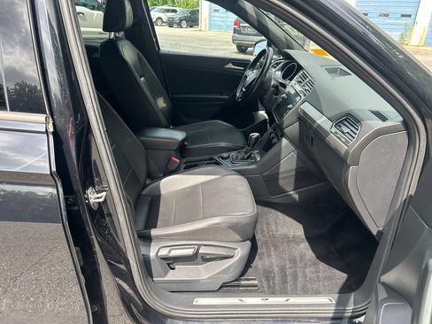 Used 2021 Volkswagen Tiguan SE AWD/4WD image 17