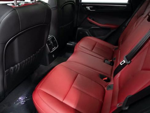 Certified 2025 Porsche Macan image 29