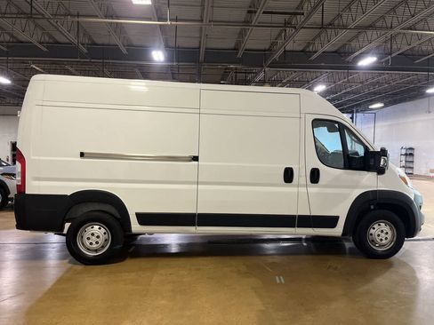 Used 2023 RAM ProMaster 2500 FWD image 9