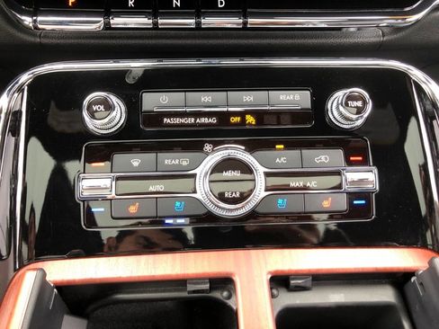 Used 2022 Lincoln Navigator Reserve image 23