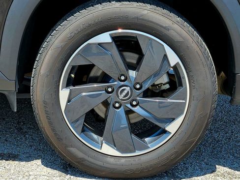 Used 2024 Nissan Rogue SV FWD image 13