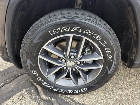 Used 2017 Jeep Grand Cherokee Limited AWD/4WD image 40