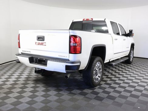 Used 2015 GMC Sierra 2500 Denali image 4