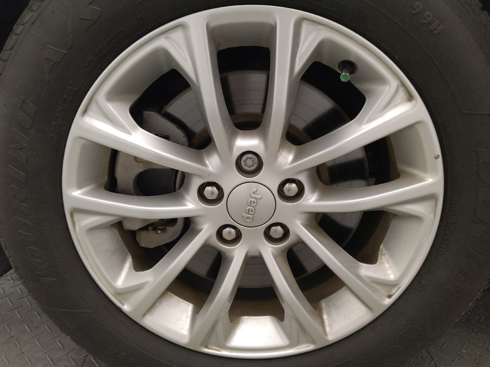 Used 2019 Jeep Cherokee Latitude w/ Popular Appearance Group FWD image 31