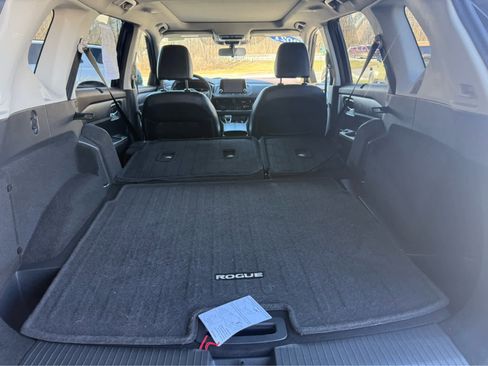 Used 2021 Nissan Rogue SV w/ Premium Package image 17