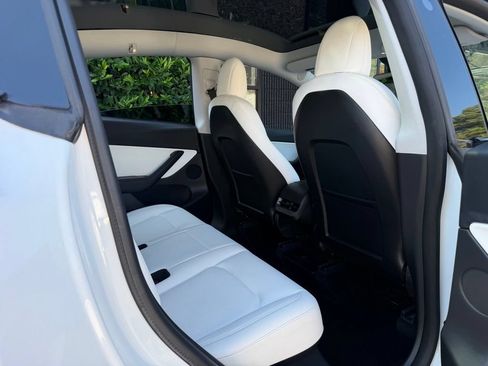 Used 2022 Tesla Model Y Performance AWD/4WD image 38