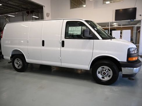 New 2026 GMC Savana 3500 w/ Driver Convenience Package RWD image 4