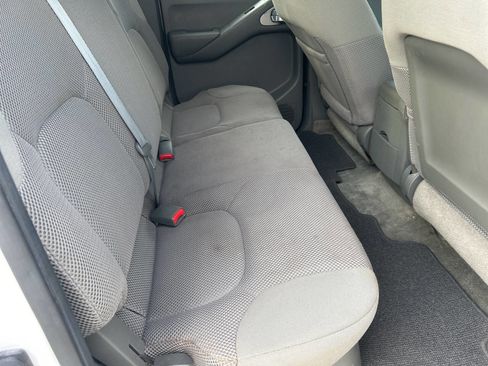 Used 2012 Nissan Frontier SV image 21