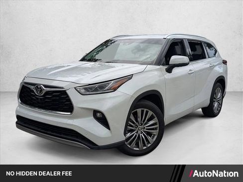 Used 2022 Toyota Highlander Platinum FWD image 1