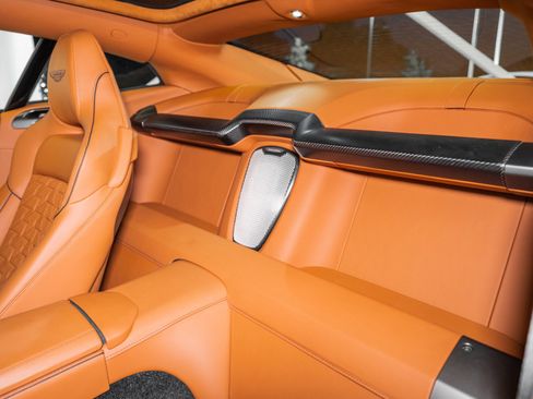 Used 2025 Aston Martin Vanquish image 14