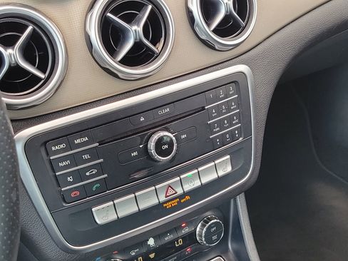 Used 2018 Mercedes-Benz GLA 250 image 28