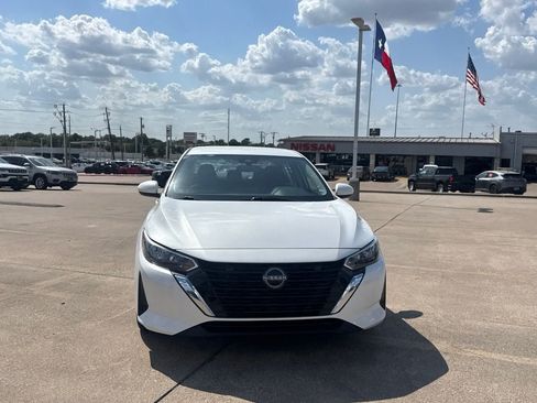 Certified 2024 Nissan Sentra SV FWD image 4