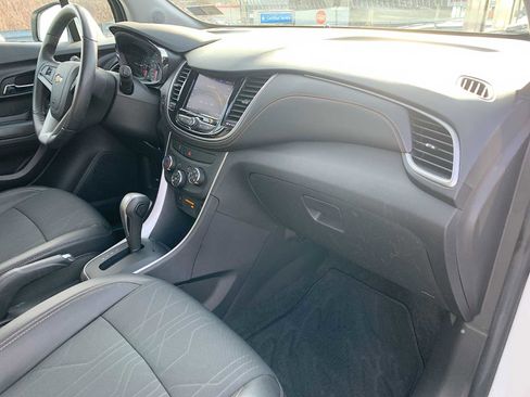 Certified 2022 Chevrolet Trax LT w/ LT Convenience Package image 26