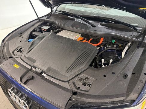 Used 2022 Audi e-tron Premium w/ Convenience Plus Package image 10