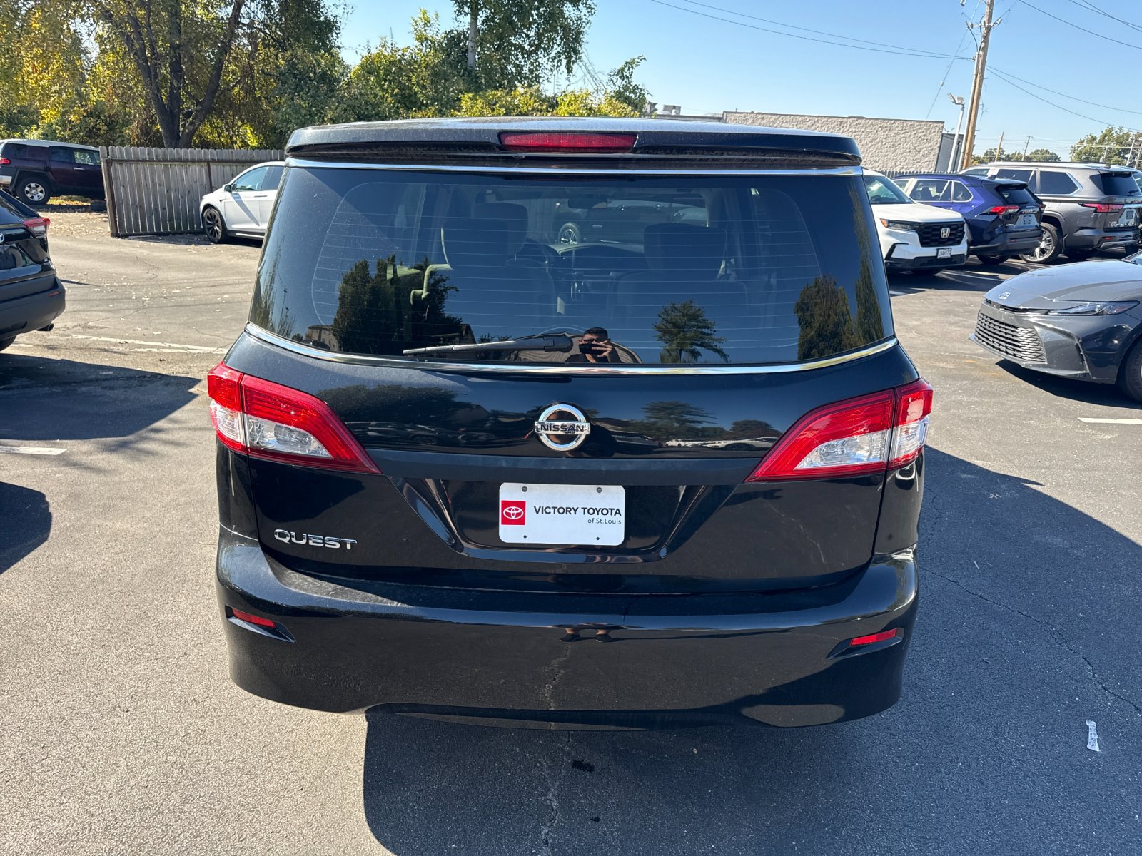 Used 2015 Nissan Quest S FWD image 2