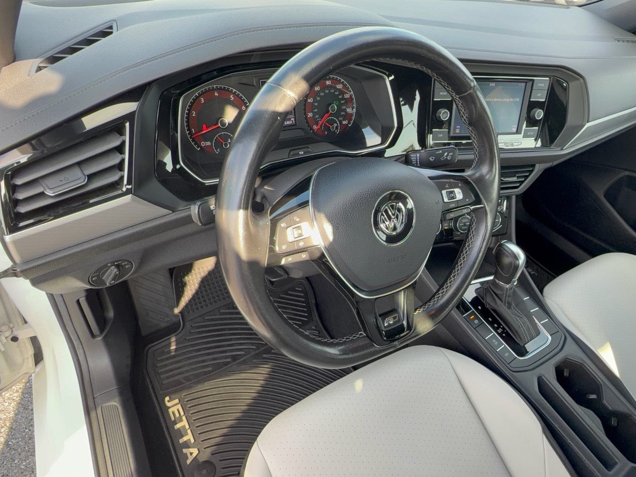 Used 2019 Volkswagen Jetta R-Line FWD image 4