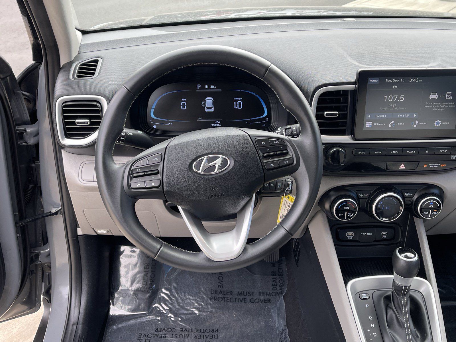 Used 2023 Hyundai Venue SEL FWD image 13