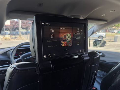 Used 2019 Chrysler Pacifica Limited w/ Advanced Safetytec Group FWD image 22